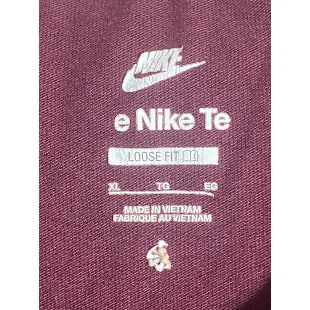 Nike Sportswear Premium Essentials Mens XL Burgundy Long Sleeve Tee pre owned